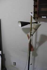 lot 224 image: Vintage Floor Light