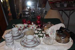 lot 278 image: Beautiful Tea Setting, 4 Cups & Saucers, Tea Kettle, Napkin Rings, Serving Dishes, Salt & Pepper, Creamer & Sugar, Perfect for Tea with Family or Friends over the Holidays, Small Dome covered Platter