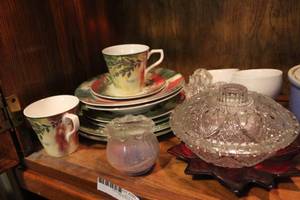 lot 285 image: Dish Set Pictured As Shown