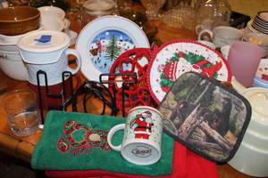 lot 292 image: Coffee Cups and Other Kitchen Items See Photos