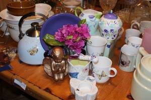 lot 291 image: Butterfly Tea Pot and Other items see Photos