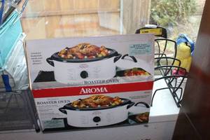 lot 299 image: New In Box RoasterSlow Cooker