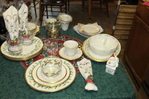 lot 336 image: Lenox Christmas Dish Set, Place Settings for 4 Plus Libby Glasses and Glass Bowls, Lenox Oval Platter and Lenox Divided Serving Bowl, Linens included