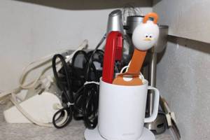 lot 344 image: Electric Knife, Wand Mixers (large and small), and more