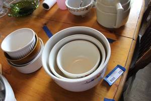 lot 358 image: Selection of Serving Bowls, Large and Small as shown