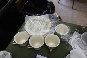 lot 378 image: Lenox set of 4 Dessert Plates and Mugs, Perfect for Hot Coco