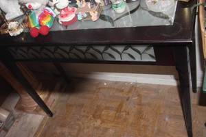 lot 252 image: Entry Way TableSofa Table Matching Mirror in Lot 254
