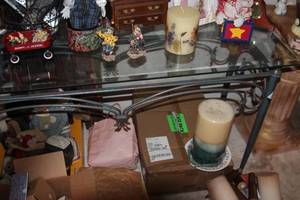 lot 257 image: Entry Way TableSofa Table Pick up Tuesday, November 29th 5-7pm