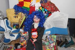 lot 258 image: Vintage Chest full of Clown Gear, Clothes, Showes, Wigs, Prizes and Games, Even a How to Book is IncludedCHARLIE NOT INCLUDED