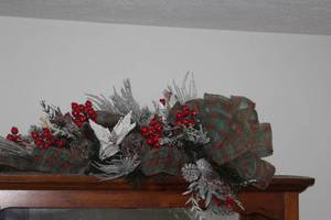lot 261 image: Very Large Christmas Decor