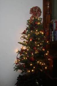 lot 265 image: Small Christmas Tree with all the Decorations