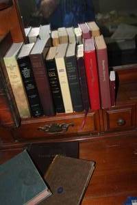 lot 228 image: Selection of Bibles, Vintage Table Bible and others, see photos