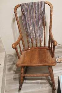lot 271 image: Full Size Rocking Chair and Scarf