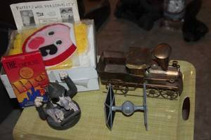 lot 306 image: Mixed Lot of Collectors items