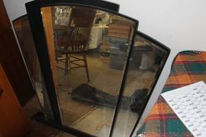 lot 362 image: Dresser Top Mirror