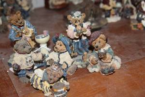 lot 366 image: Boyds Bears