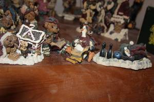 lot 368 image: Boyds Bears