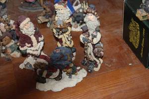 lot 369 image: Boyds Bears