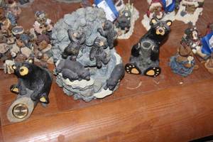 lot 372 image: Boyds Bears