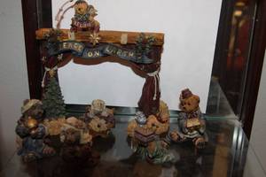 lot 401 image: Boyds Bears Music Box