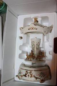 lot 399 image: Lenox Christmas Carousel and Gold Pinecone Decor