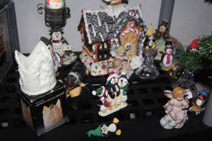 lot 397 image: Assorted Christmas items, see photos