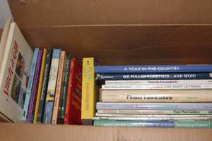 lot 425 image: Quantity of Non-Fiction Books as shown in pictures