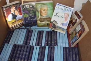 lot 426 image: Large Collection of Romance Novel Series