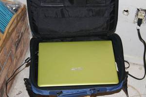 lot 433 image: Laptop with Bag Works as shown in pictures