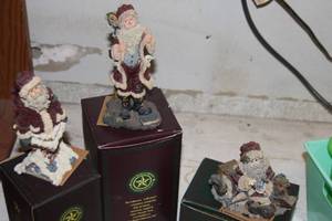 lot 435 image: Boyds Bears, Santa Figurines with boxes as shown