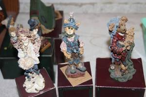lot 437 image: Boyds Bear Figurines with Boxes as shown in pictures