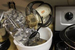 lot 352 image: Vintager Sunbeam Stand Mixer With Milk Glass Bowl