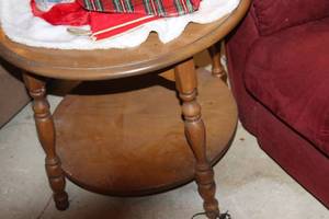 lot 320 image: Round Accent Table