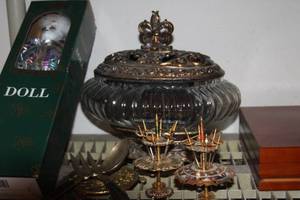 lot 323 image: Misc Home Decor