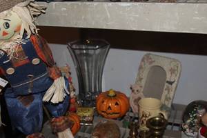 lot 325 image: Fall Home  Decor Items