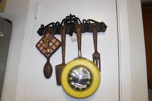 lot 376 image: Kitchen Wall Decor