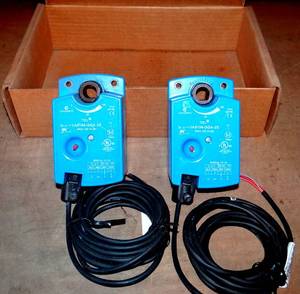 lot 39 image: BIG $ LOT - NEW BOX OF 2 - JOHNSON CONTROLS Elec Act, 35 in.-lb., Proportional, 24VAC va9104-GGA-2S (CHECK COMPS)