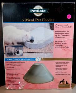 lot 129 image: PetSafe Eatwell 5 Meal Automatic Pet Feeder