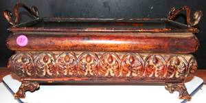 lot 131 image: 13 METAL PLANT STAND
