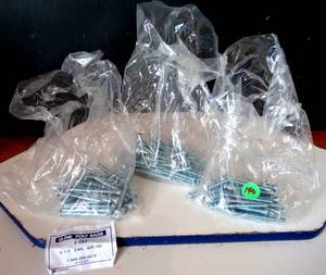 lot 140 image: ASSORTMENT OF THREADED SCREWS AS SHOWN