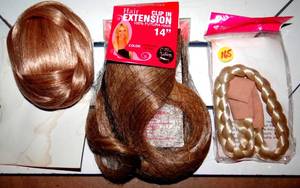 lot 165 image: ASSORTMENT OF CLIP ON HAIR ACCENT ACCESSORIES - ALL BLONDE