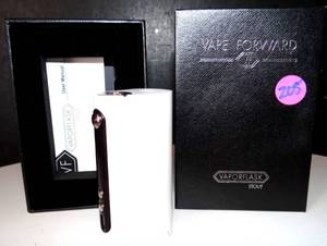 lot 205 image: NEW VAPE FORWARD VAPORFLASK STOUT - WHITE