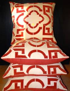 lot 271 image: LOT OF 4 - SUBURBAN HOME by DURALEE 22 TOSS PILLOWS