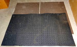 lot 298 image: ASSORTED AREA RUGS AS SHOWN - 3 X 5 (X2) & 4X6 (BLACK)