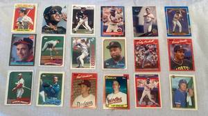 lot 10 image: Various Cards Don Mattingly, Barry Bonds, Sammy Sosa, Ozzie Smith and others