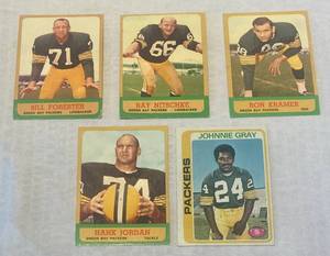 lot 23 image: Vintage Green bay Packers Topps Football Bill Forrester #94, Ray Nitschke #96, Ron Kramer #92, Henry Hank Jordan #93 and Johnnie Gray #24 #138