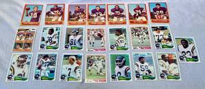 lot 28 image: Minnesota Vikings Football Cards includes 1963 Fran Tarkenton, 1963 Jim Marshall and others (22 total)