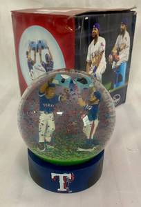 lot 115 image: 2018 Texas Rangers Snow Globe