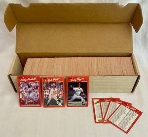 lot 126 image: 1989 Donryss 90 Baseball Cards 800 cards
