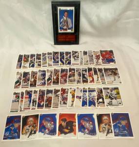 lot 133 image: Martin LaPointe Detroit Red Wings Plaque wautographed card & 50 Upper Deck NHL Cards